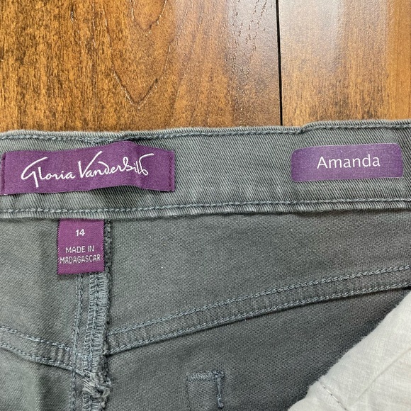 GLORIA VANDERBILT Women’s Gray Denim AMANDA Jeans Size 14 Missy Short - Picture 4 of 12